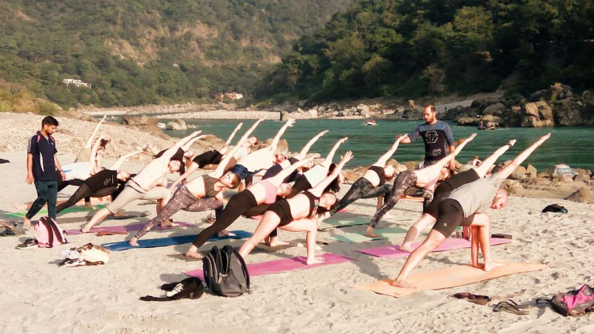 How to Find Best Yoga School in Rishikesh?